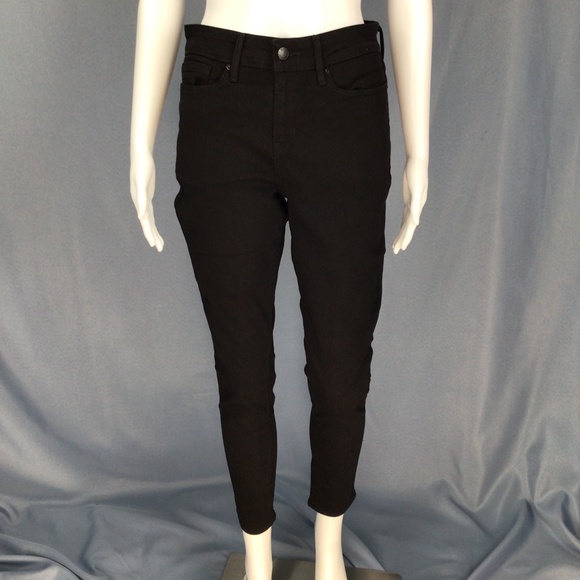 NWOT Signature by Levis Mid Rise Skinny Jean - Black - Size 27 or 28 - Picture 1 of 10